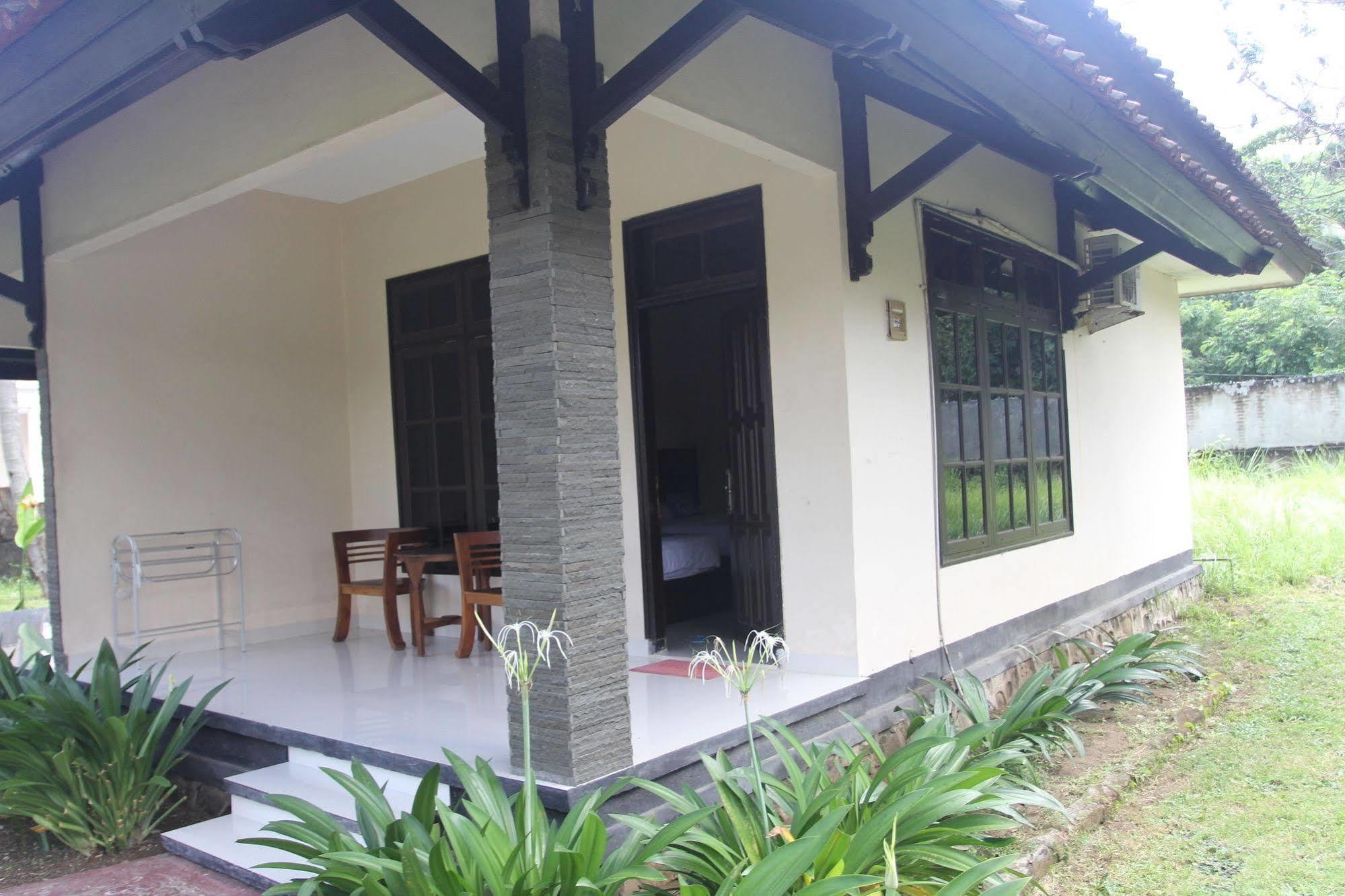 Kuta Indah Hotel Εξωτερικό φωτογραφία